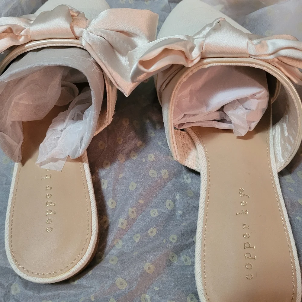 Copper Key Cream Bow Mules With Box - Picture 6 of 7